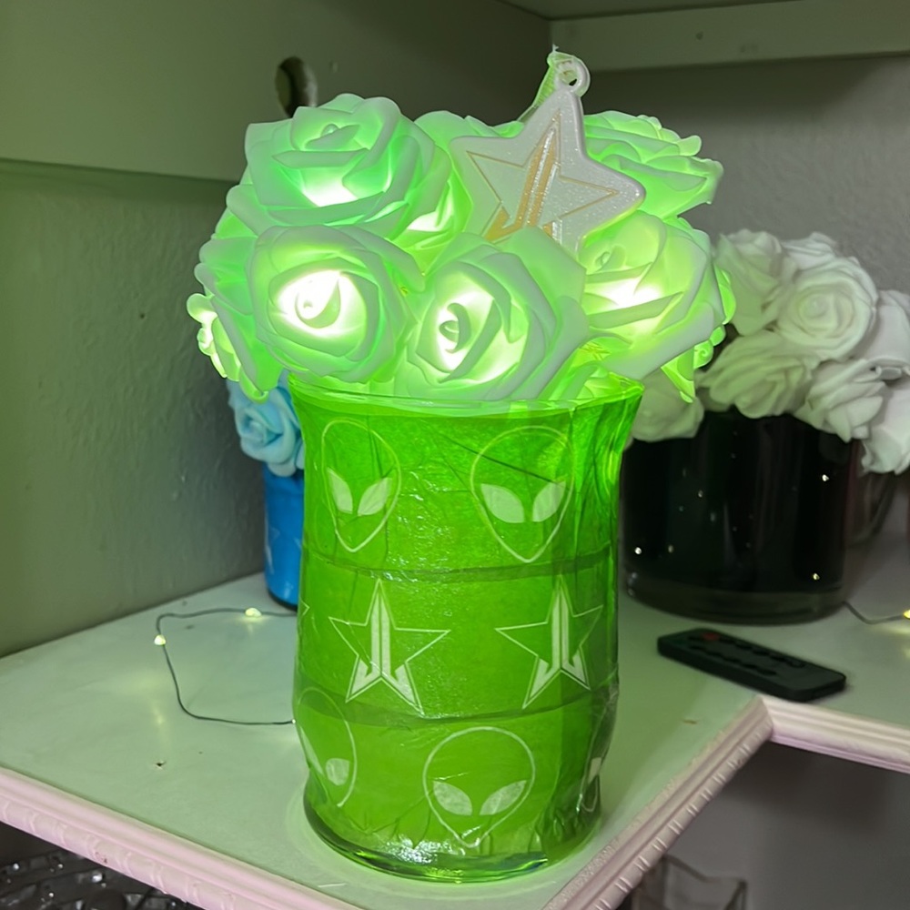 Light Up Rose Arrangement-JEFFREEStar Alien Inspired-real tissue paper-ornament - Picture 2 of 7